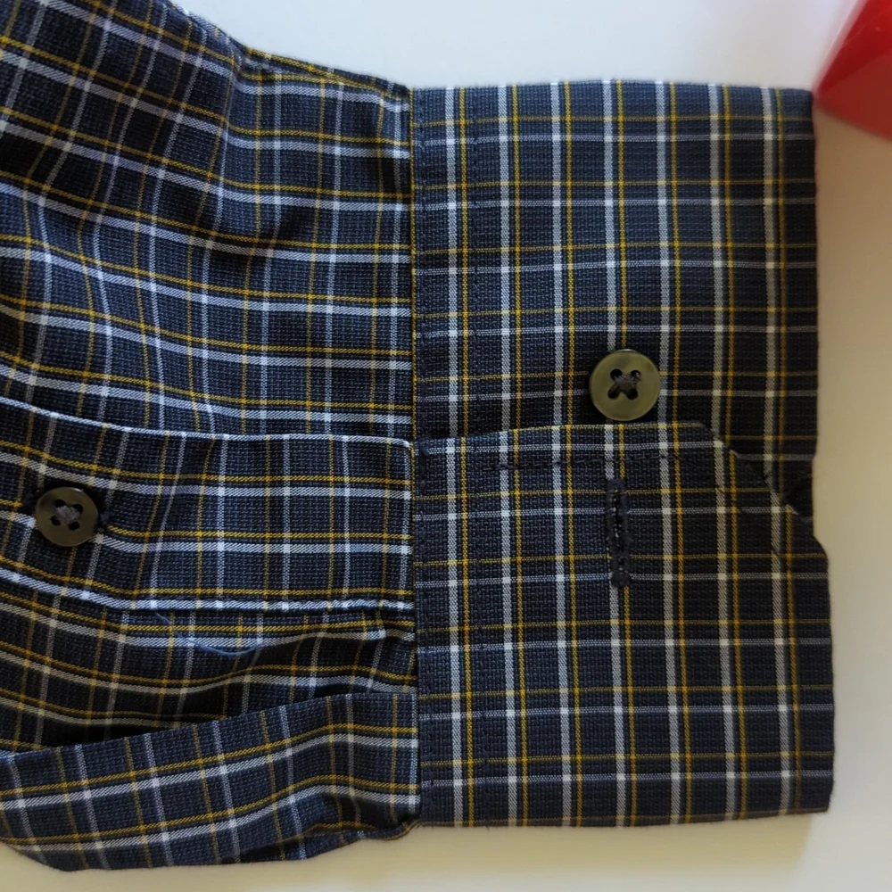 Van Heusen Men's medium dress shirt - Picture 3 of 6